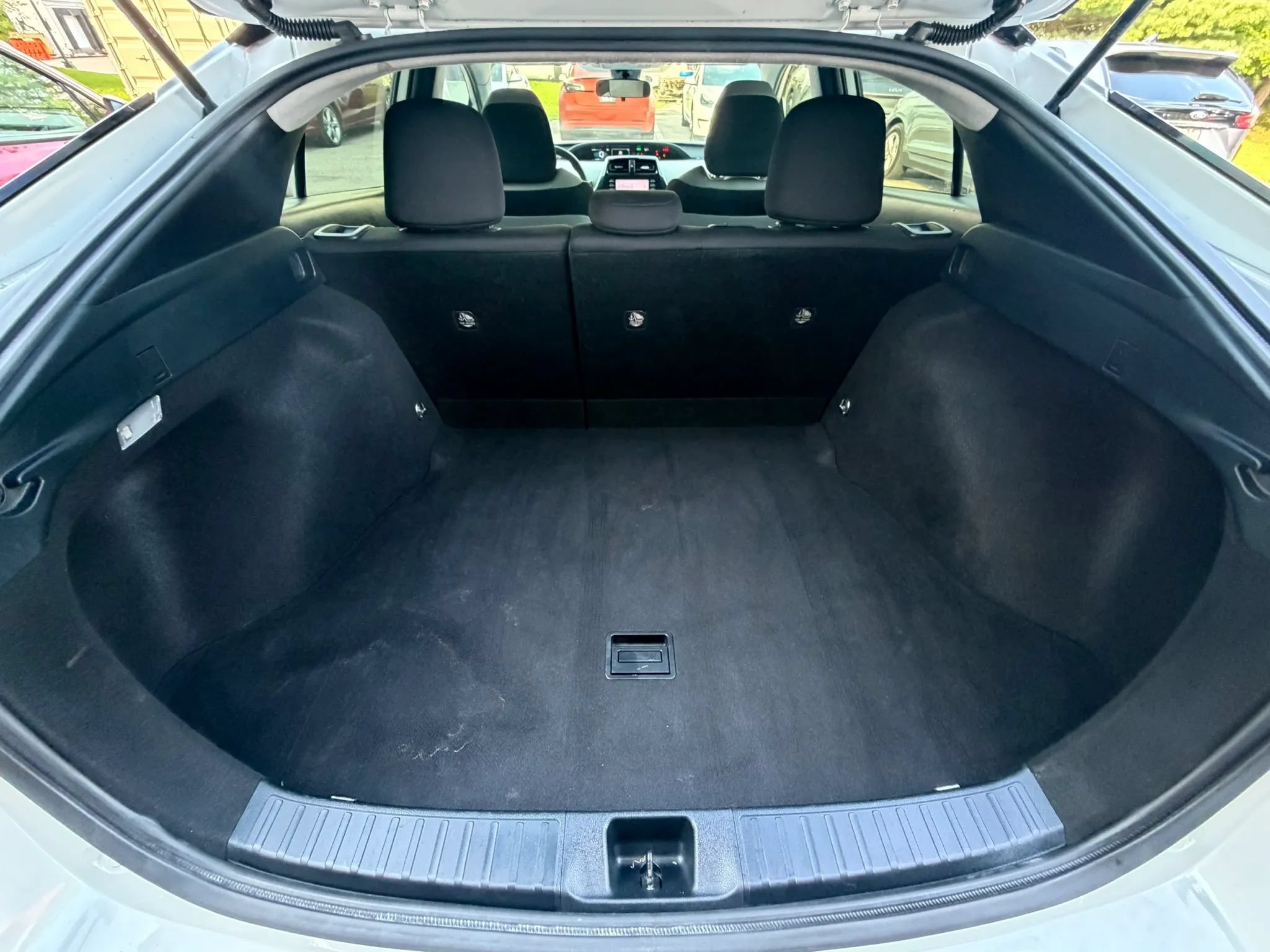 Used 2021 Toyota Prius L Eco FWD image 18