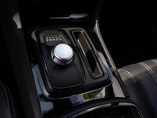 Used 2019 Chrysler 300 S image 28