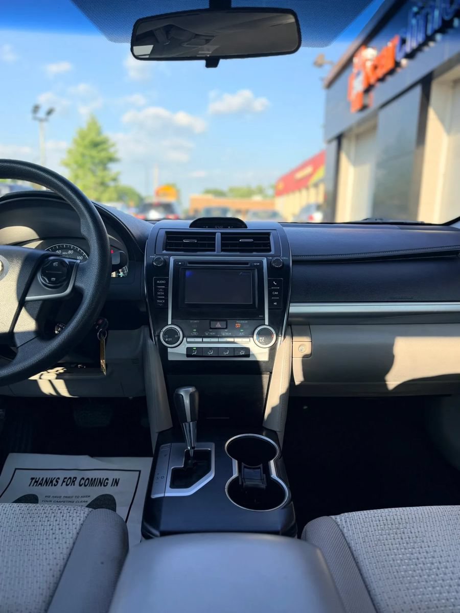 Used 2012 Toyota Camry LE FWD image 15