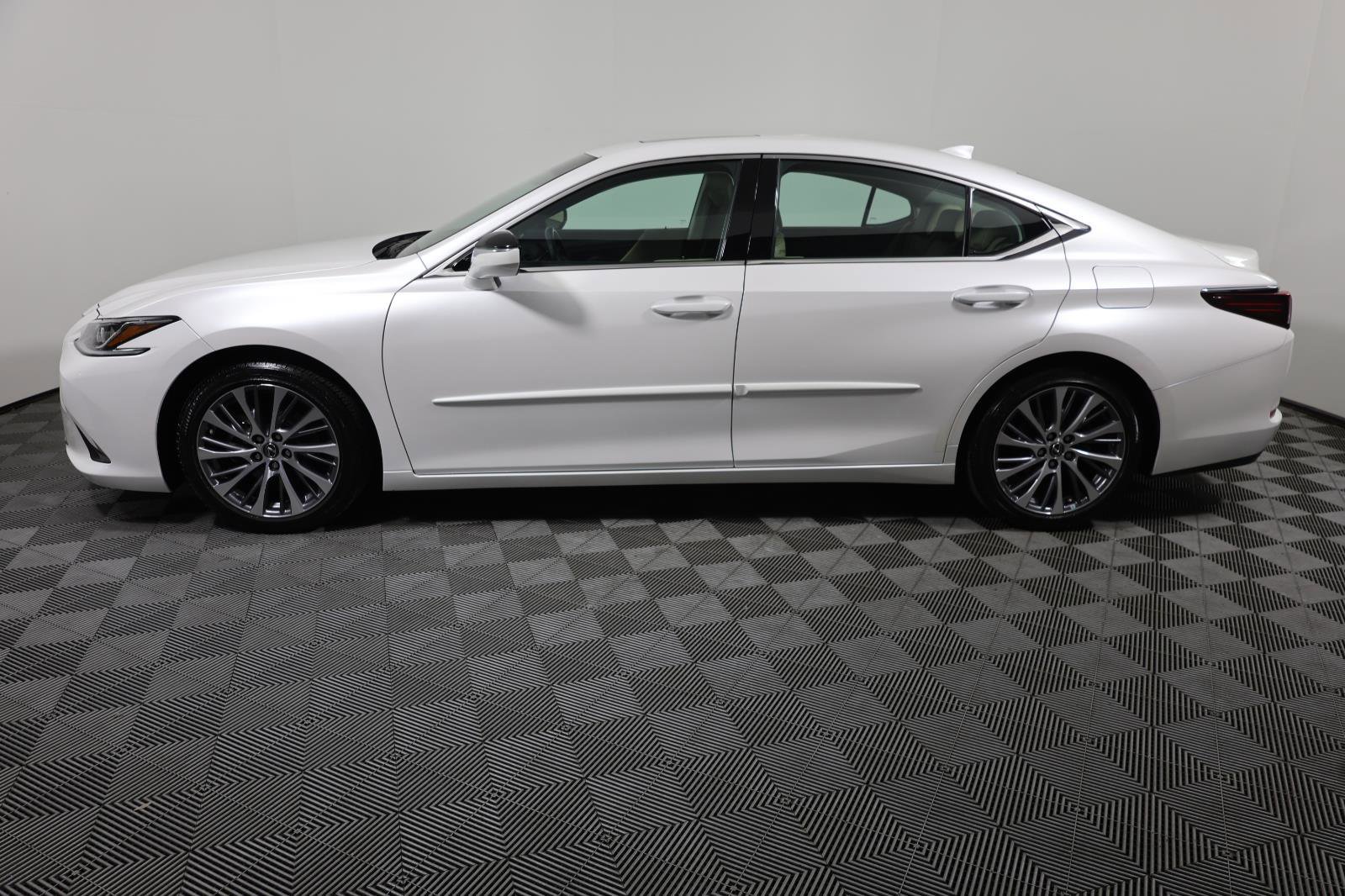 Used 2019 Lexus ES 350 w/ Premium Package image 8