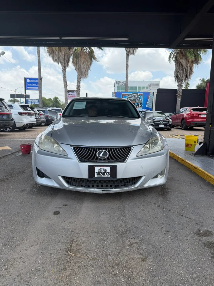 Used 2006 Lexus IS 250 w/ Preferred Accessory Pkg RWD image 4