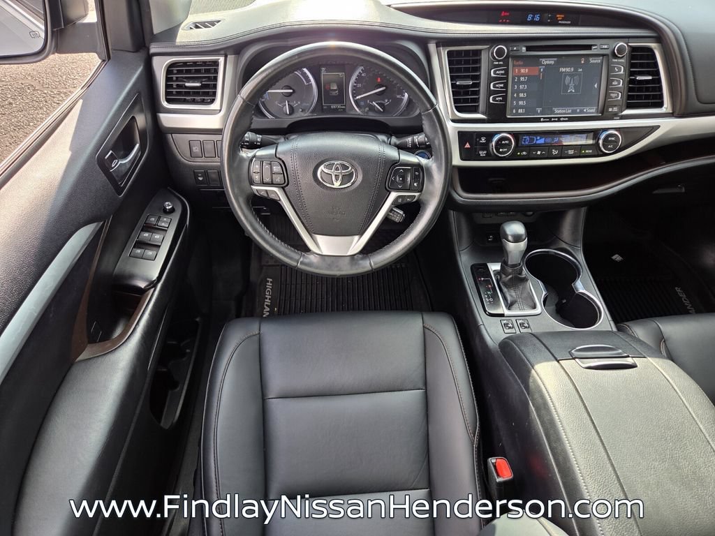 Used 2019 Toyota Highlander XLE AWD/4WD image 15