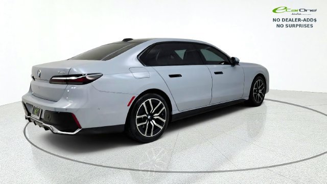 Used 2025 BMW 740i RWD image 8