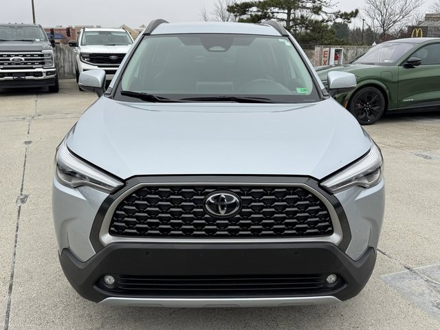 Used 2024 Toyota Corolla Cross XLE image 2