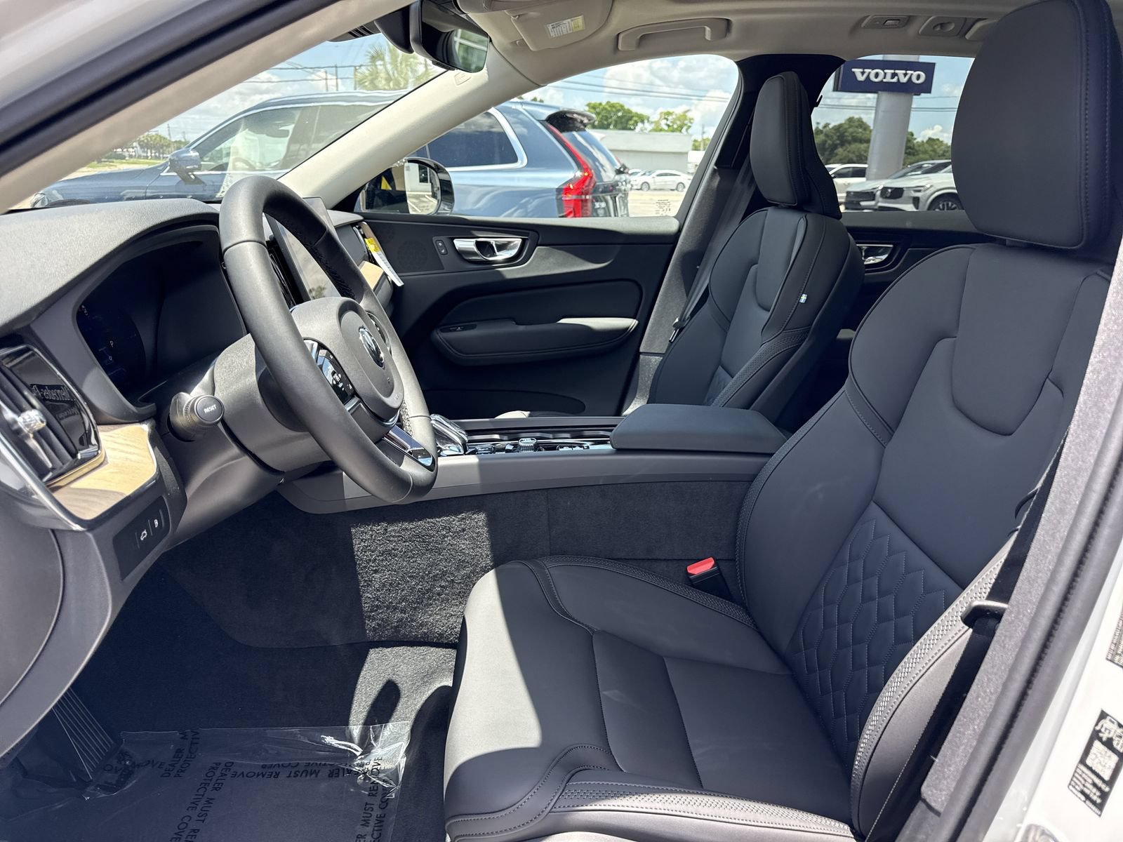 New 2026 Volvo XC60 T8 Plus w/ Protection Package Premier AWD/4WD image 10