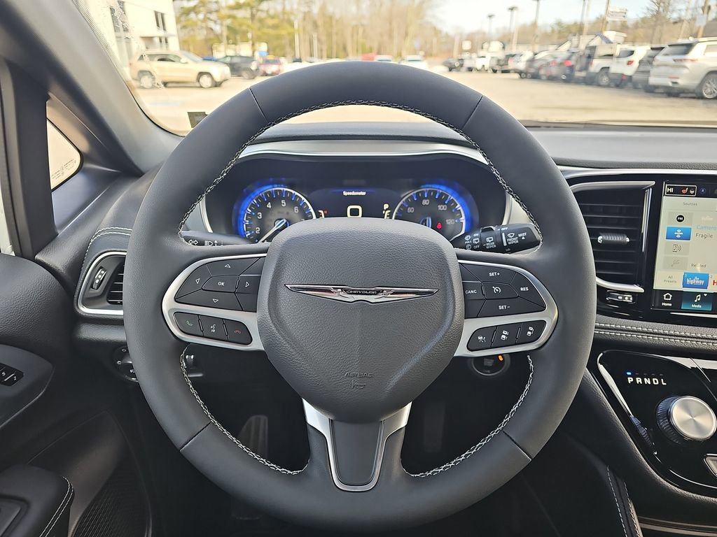 New 2026 Chrysler Pacifica Limited image 16