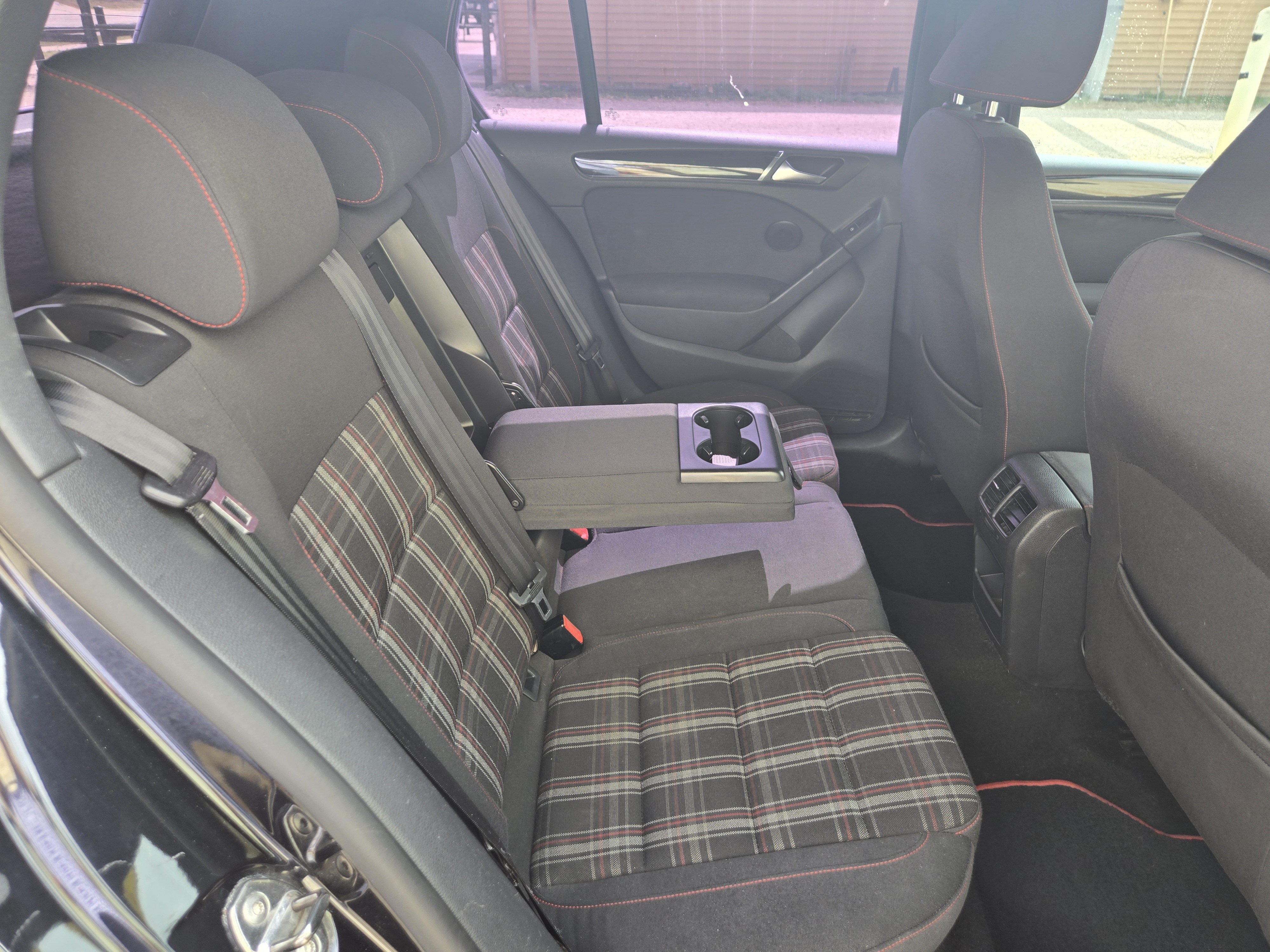Used 2012 Volkswagen Golf 4-Door FWD image 11