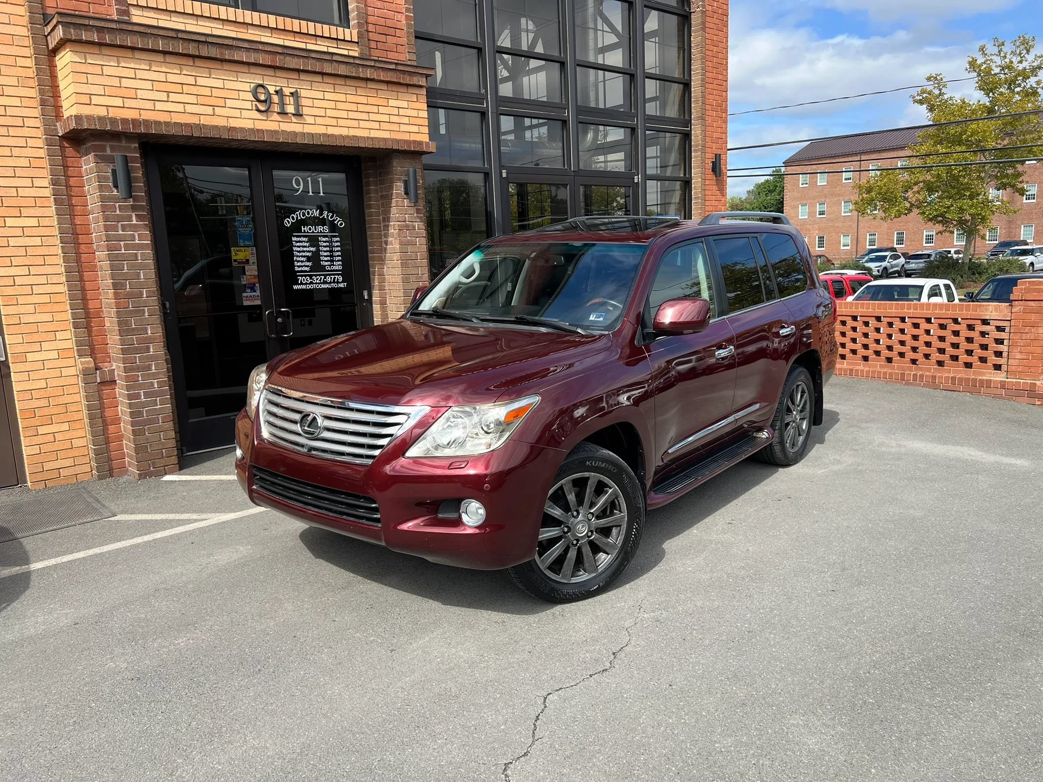 Used 2011 Lexus LX 570 4WD w/ Luxury Pkg