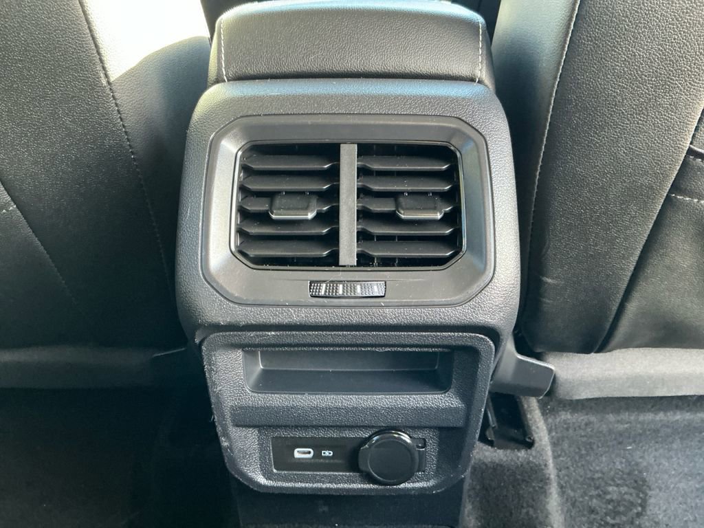 Used 2023 Volkswagen Tiguan SE image 19