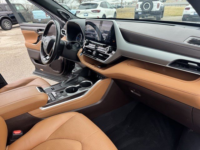 Used 2022 Toyota Highlander Platinum image 39