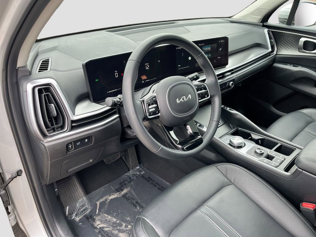 Certified 2025 Kia Sorento EX image 16