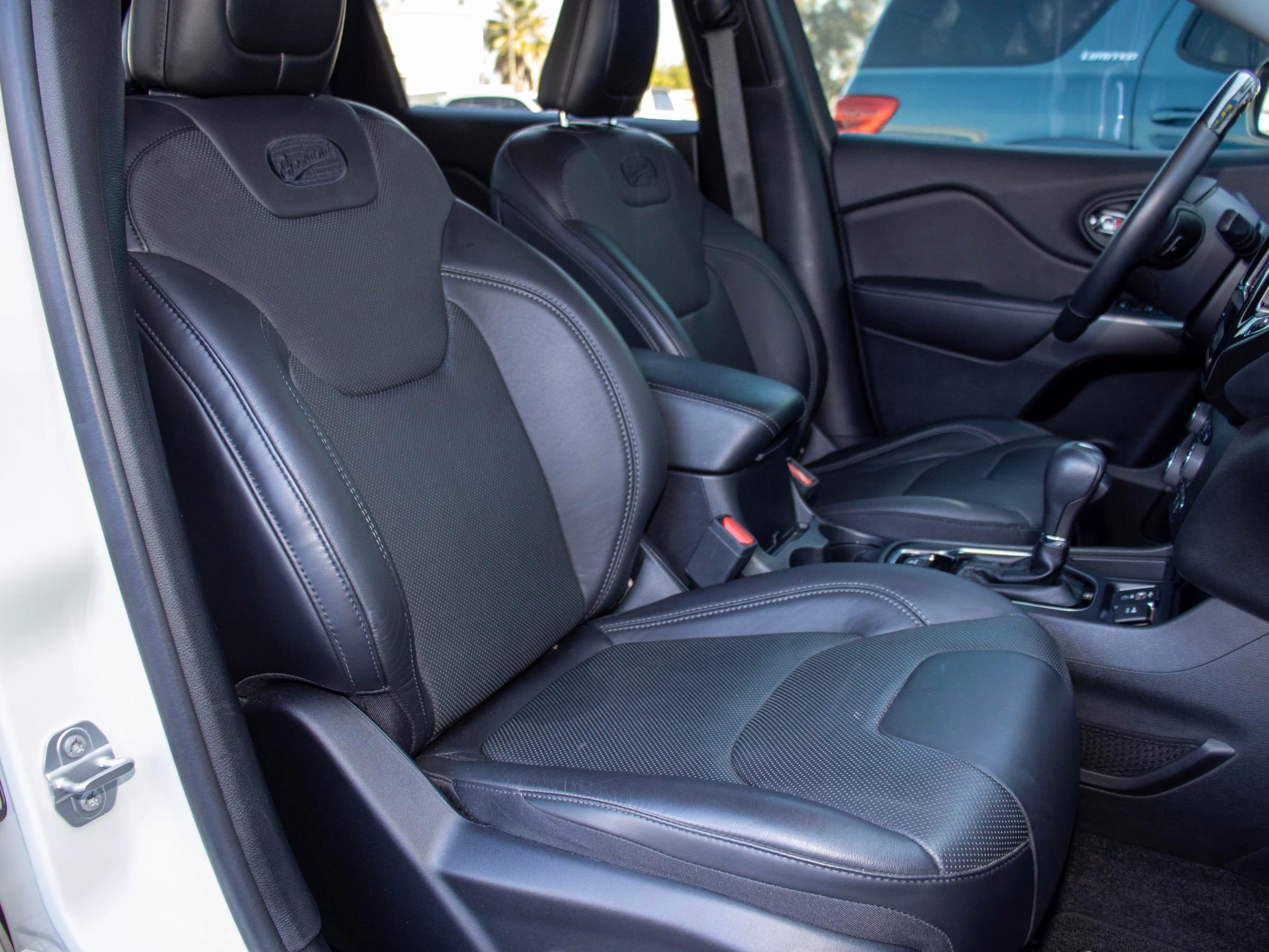 Used 2019 Jeep Cherokee Overland w/ Trailer Tow Group image 15