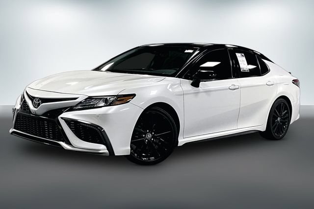 Used 2023 Toyota Camry XSE w/ Navigation Package FWD image 3