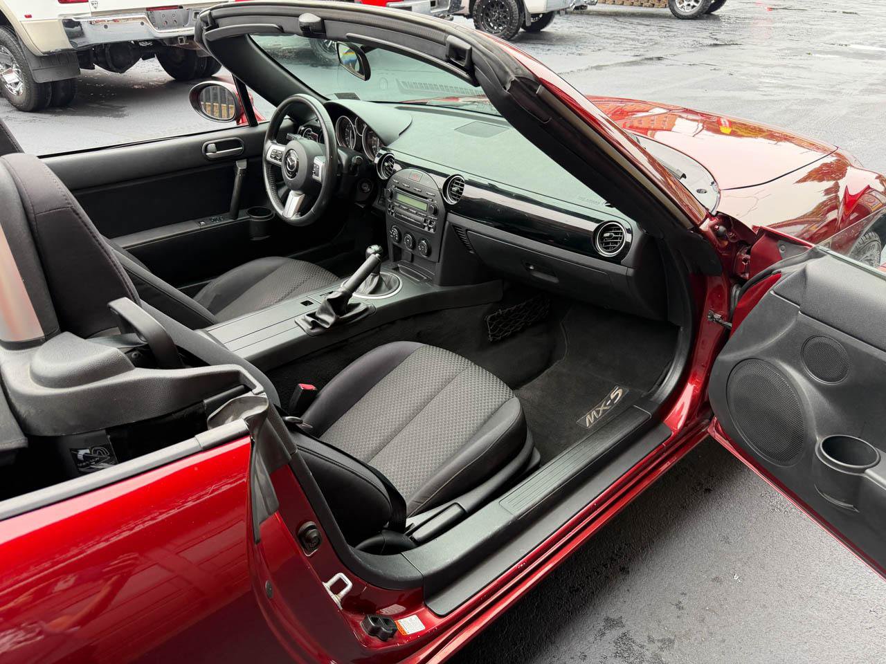 Used 2006 MAZDA MX-5 Miata Touring RWD image 23