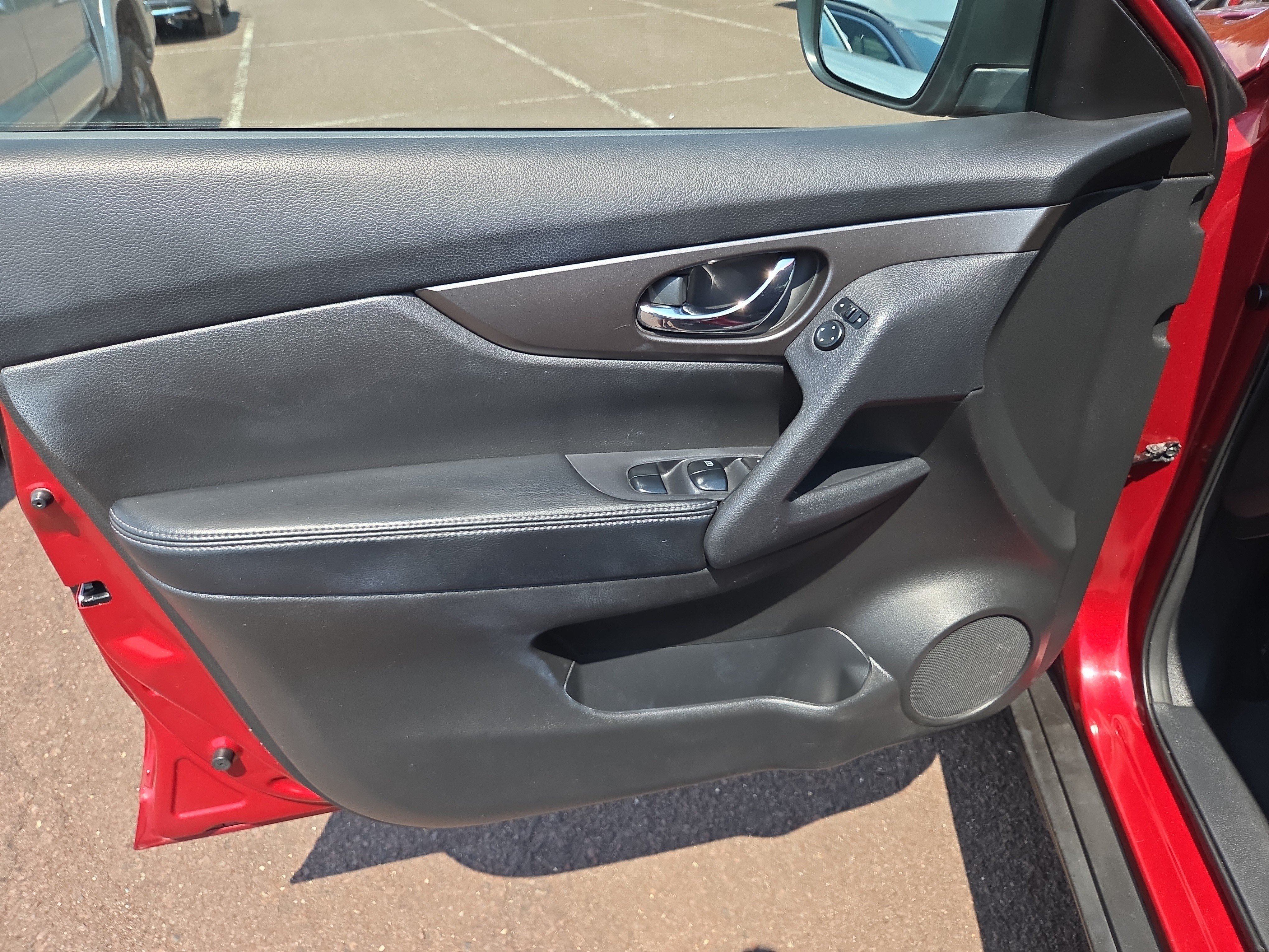 Used 2015 Nissan Rogue SV AWD/4WD image 14