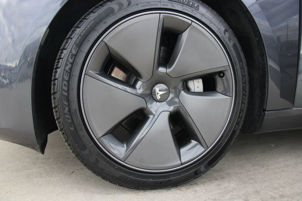 Used 2023 Tesla Model 3 Standard Range image 30