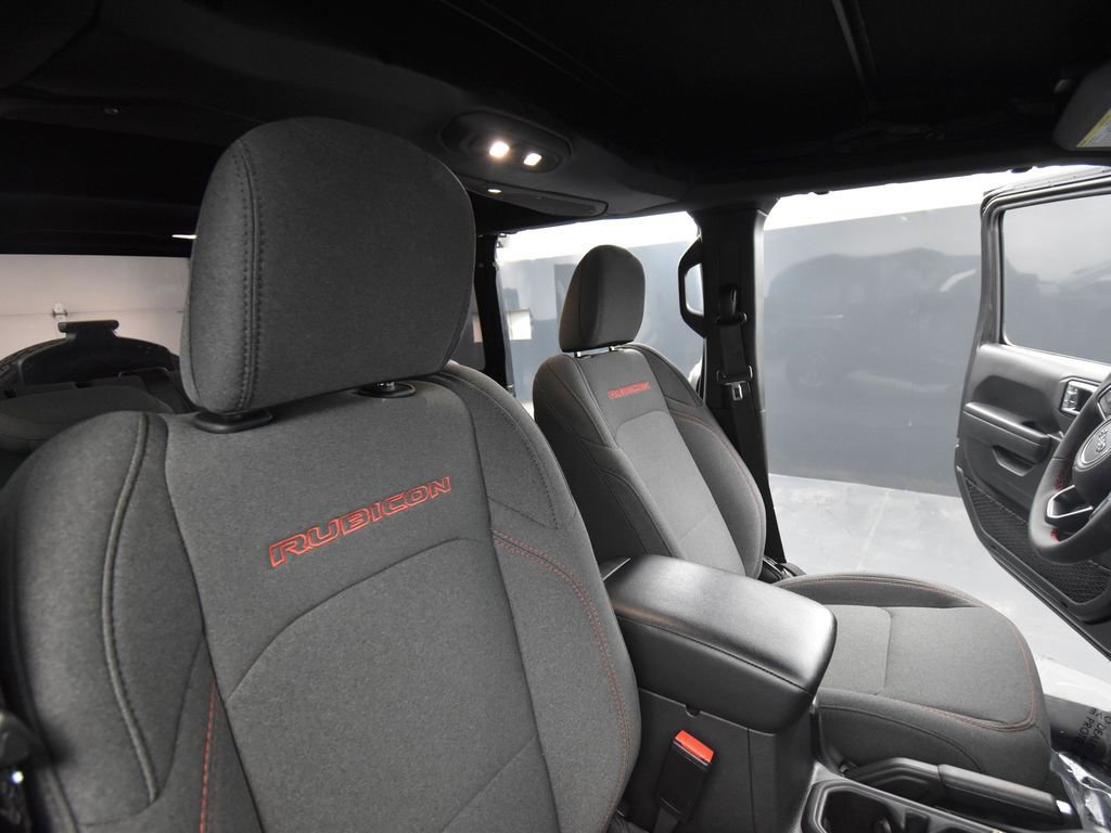 Used 2024 Jeep Wrangler Unlimited Rubicon w/ Convenience Group image 16