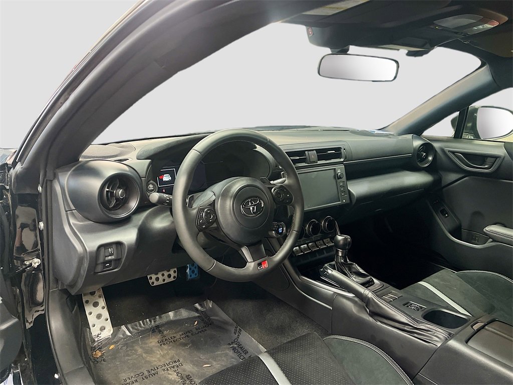 Used 2025 Toyota GR86 Premium w/ ALL Weather Mat Package (TMS) image 9