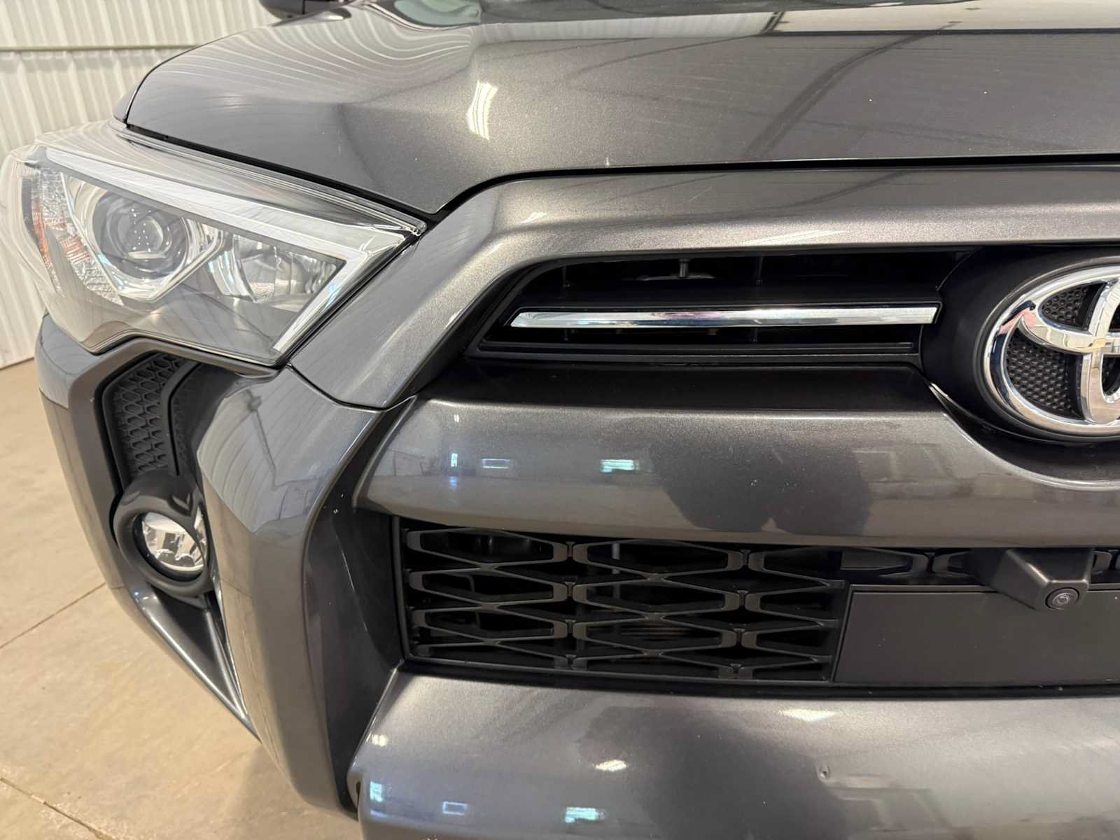 Certified 2022 Toyota 4Runner SR5 Premium w/ Moonroof Package AWD/4WD image 4