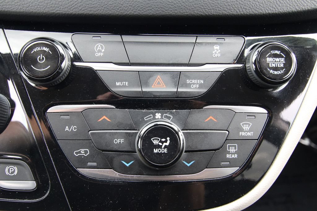 Used 2022 Chrysler Voyager LX FWD image 28