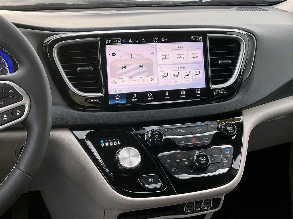Used 2024 Chrysler Pacifica Touring-L FWD image 19