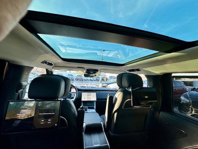Used 2024 Land Rover Range Rover Long Wheelbase Autobiography image 23