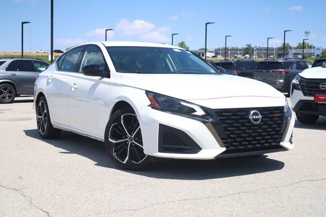 Certified 2025 Nissan Altima 2.5 SR FWD image 2