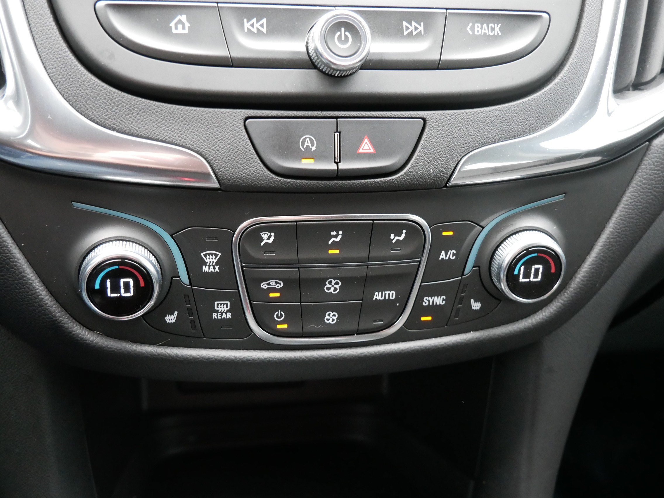 Used 2022 Chevrolet Equinox LT w/ LT True North Edition AWD/4WD image 23