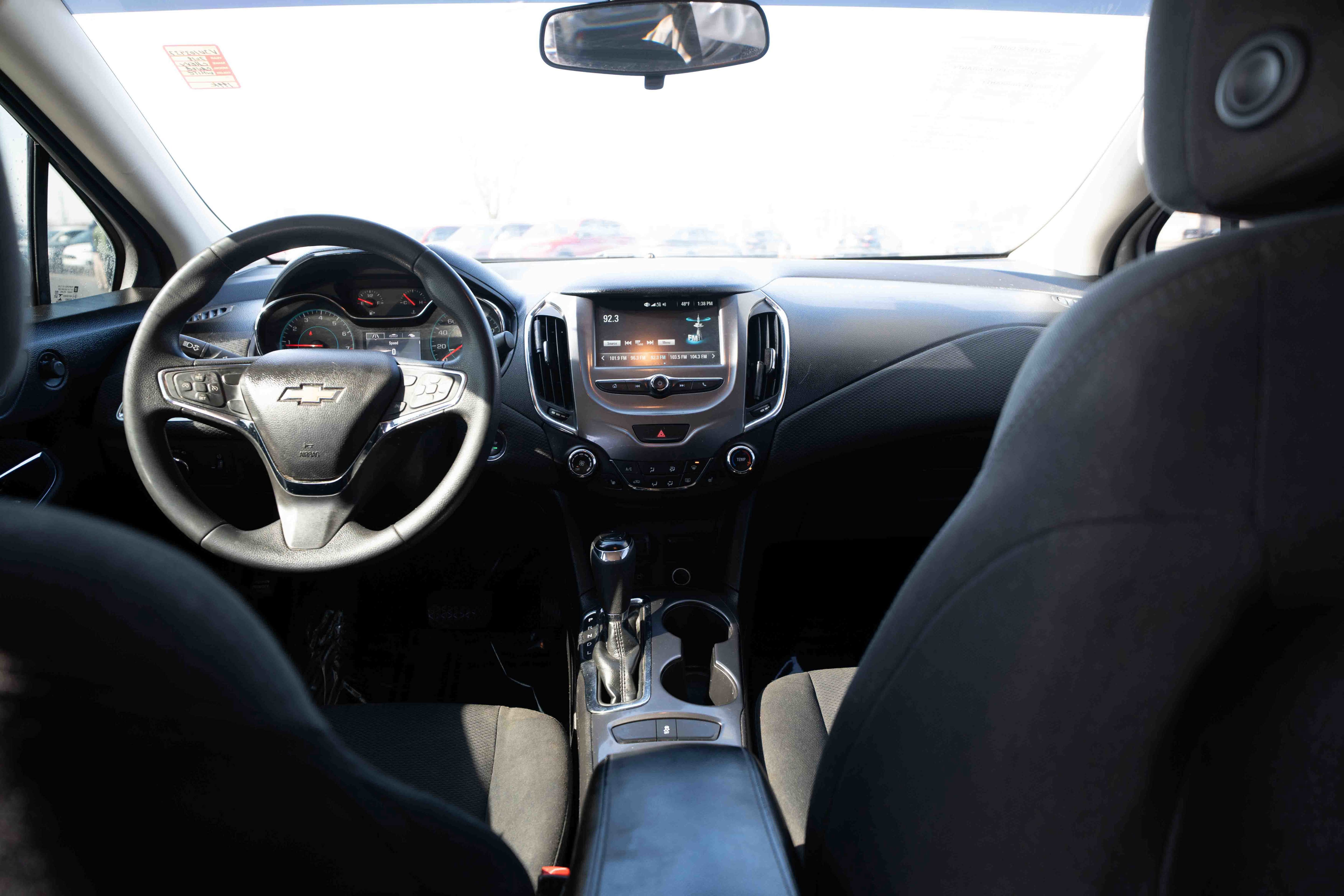 Used 2018 Chevrolet Cruze LT w/ Convenience Package image 20