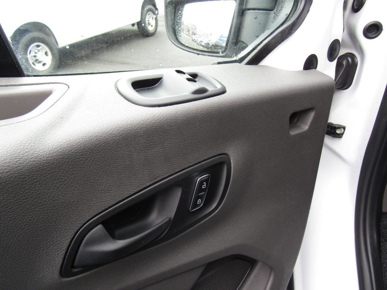 Used 2025 Ford Transit 250 250 AWD 3dr LWB Medium Roof Ca image 20