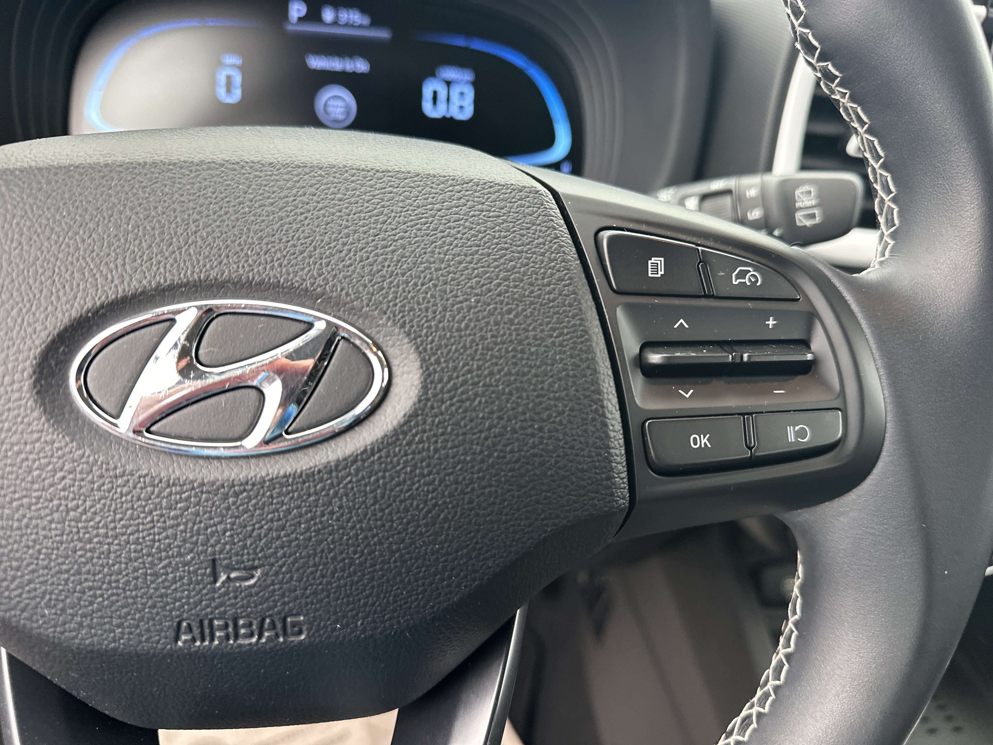 Used 2023 Hyundai Venue Limited FWD image 26