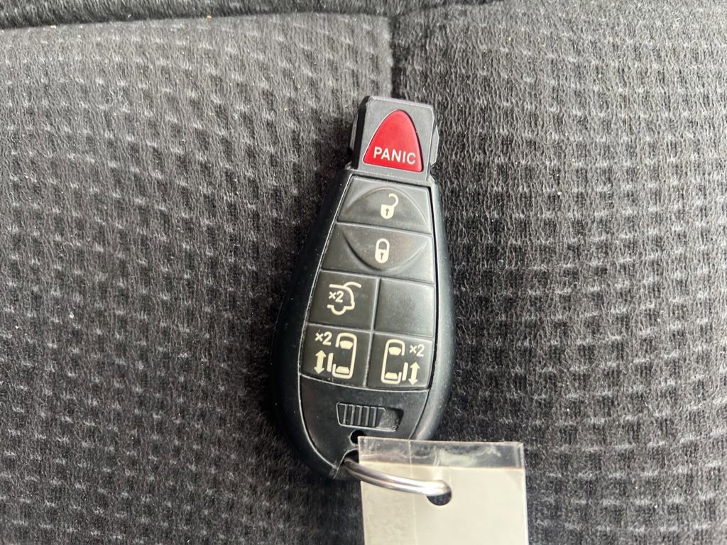 Used 2014 Dodge Grand Caravan SXT w/ UConnect Hands-Free Group FWD image 22