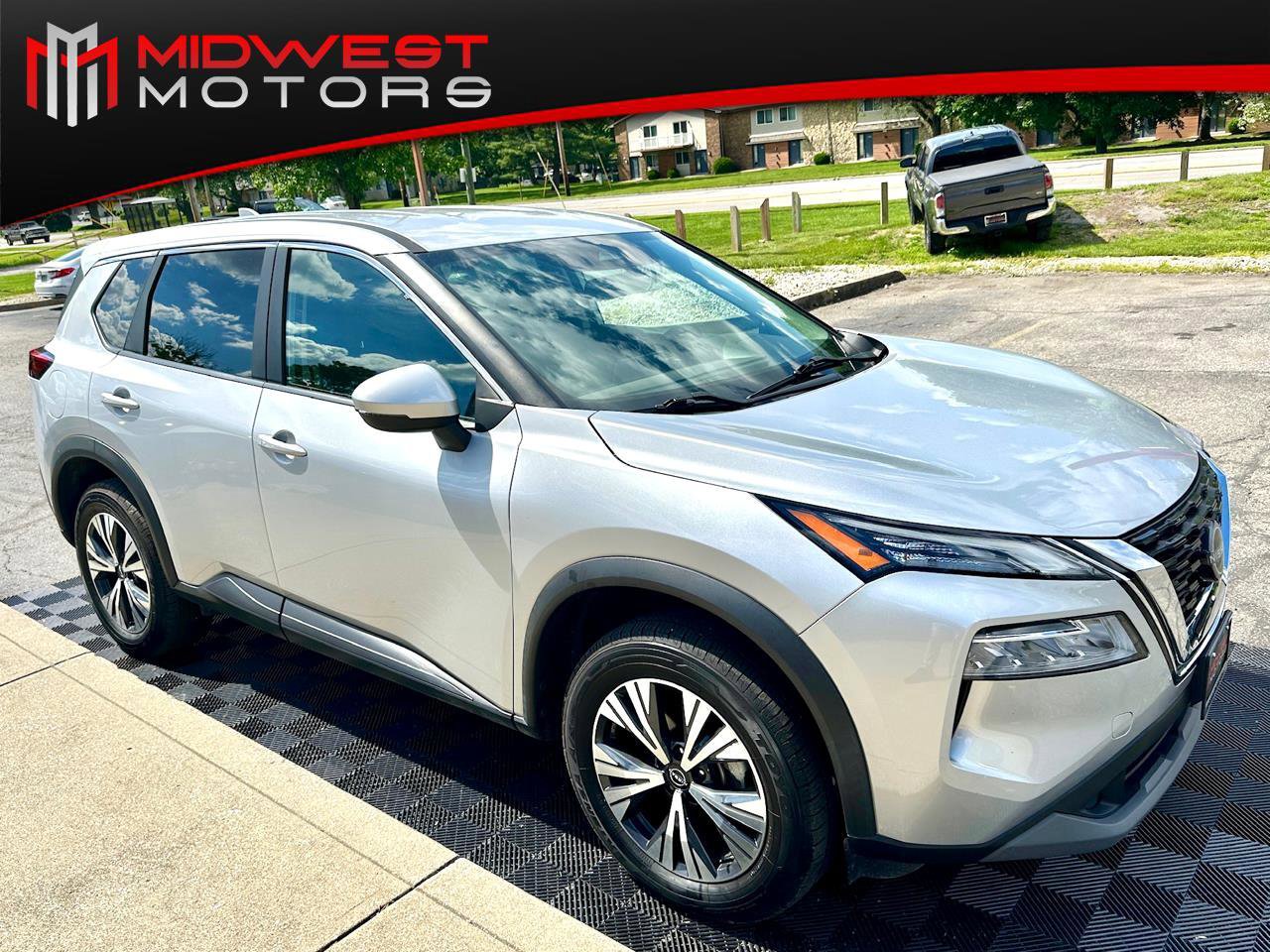 Used 2022 Nissan Rogue SV image 1