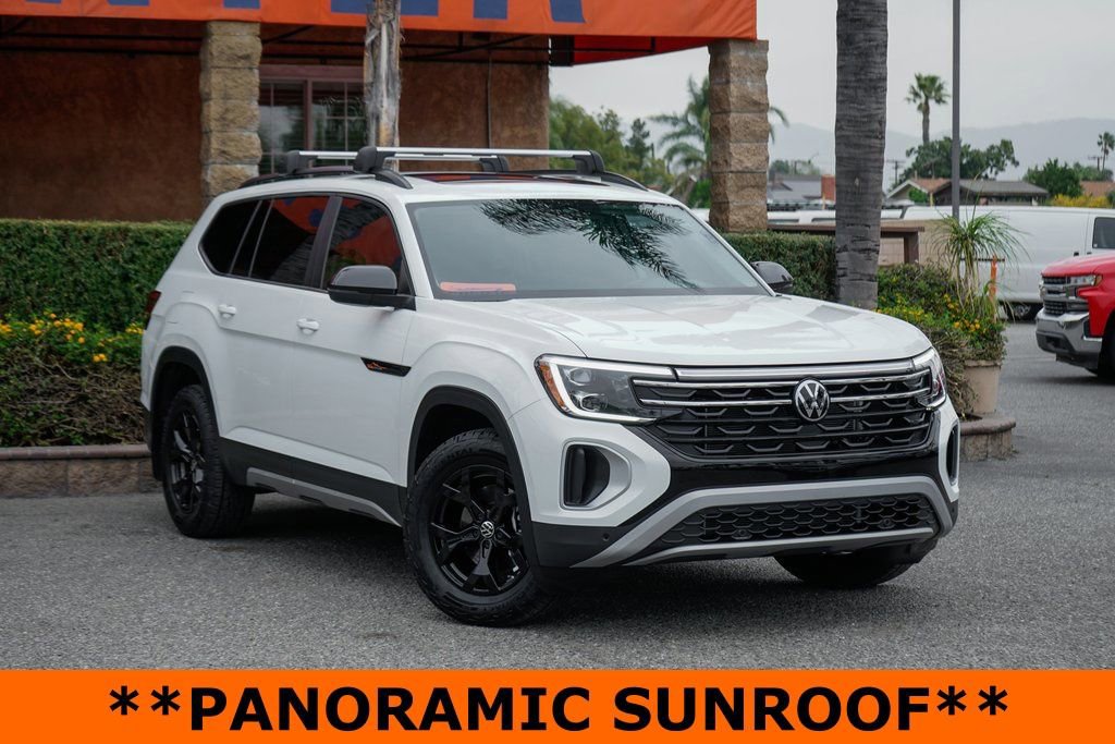 Used 2025 Volkswagen Atlas Peak Edition SE image 2