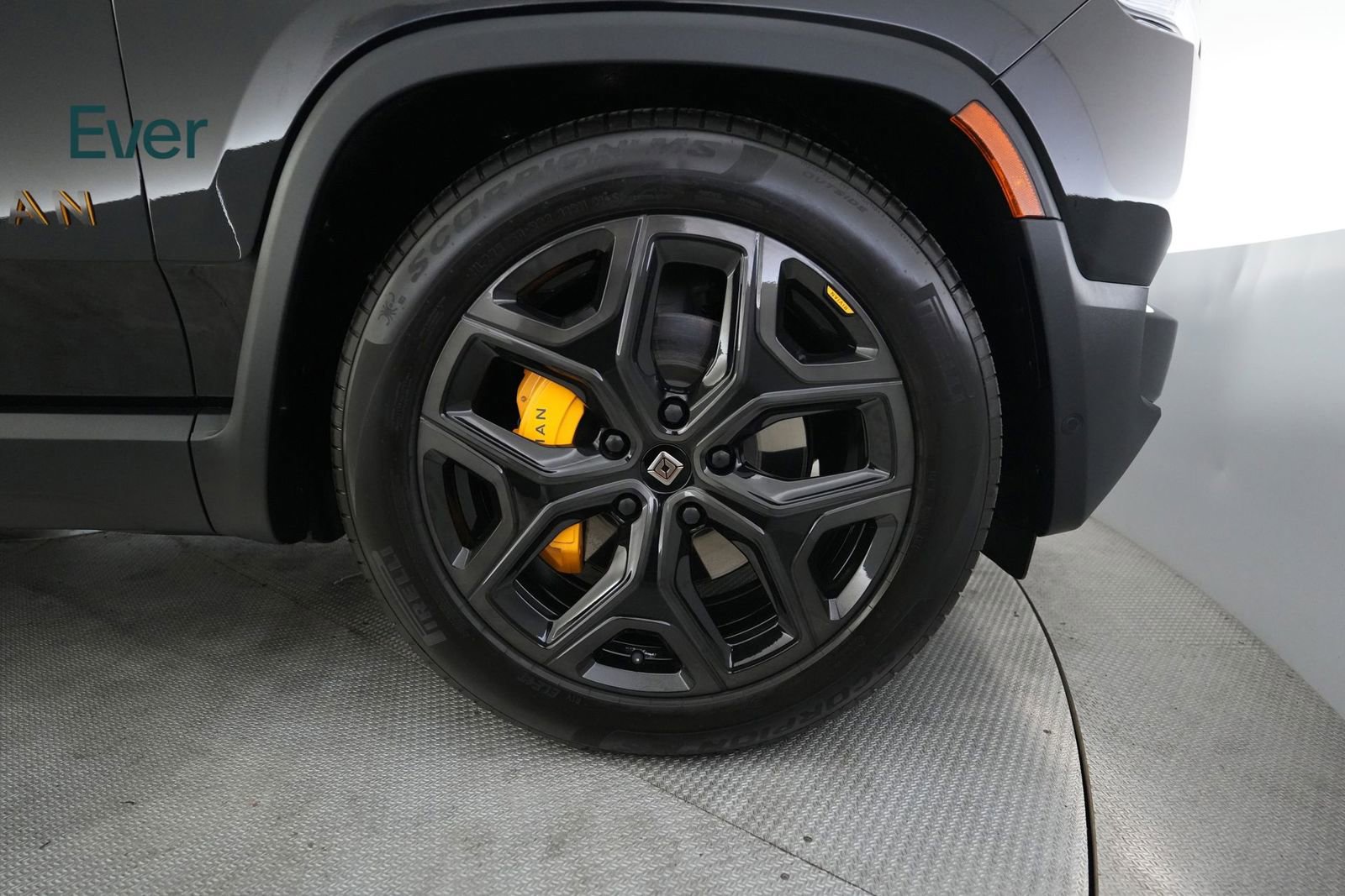Used 2025 Rivian R1S Premium AWD/4WD image 20