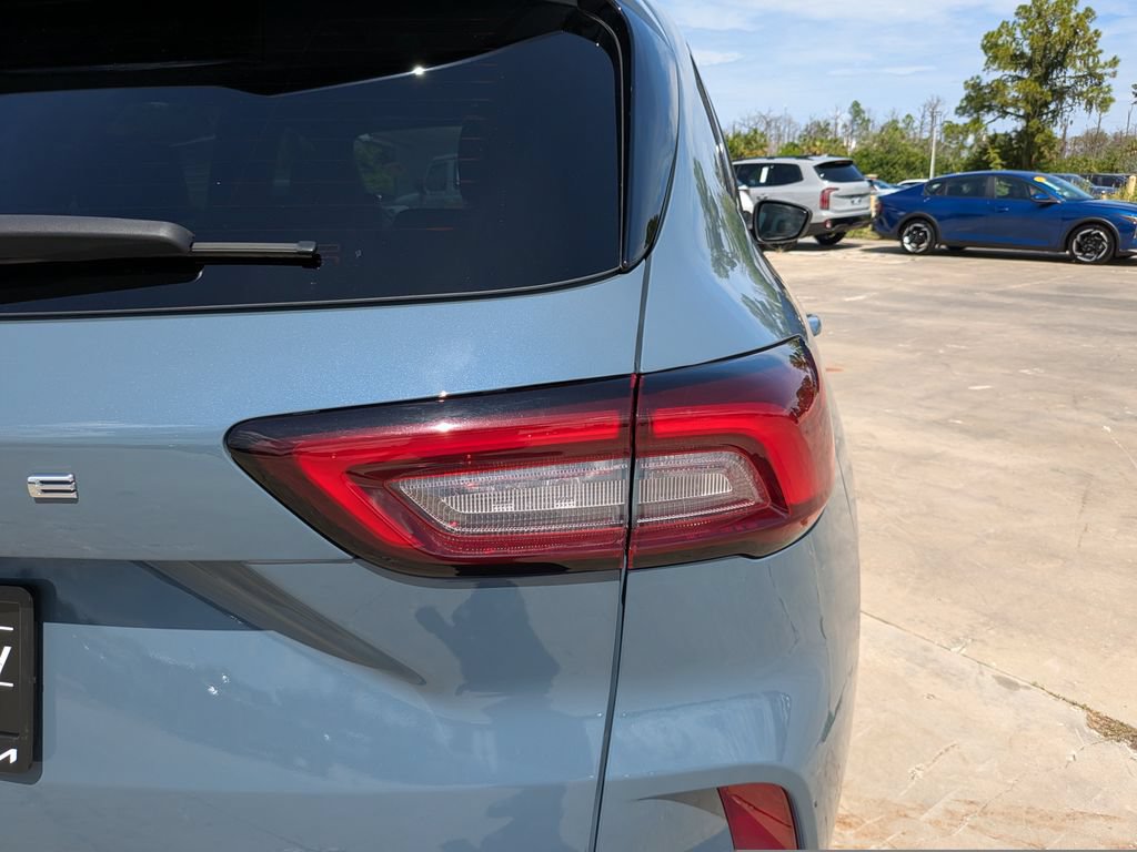 Used 2024 Ford Escape ST-Line w/ Tech Pack #1 FWD image 12