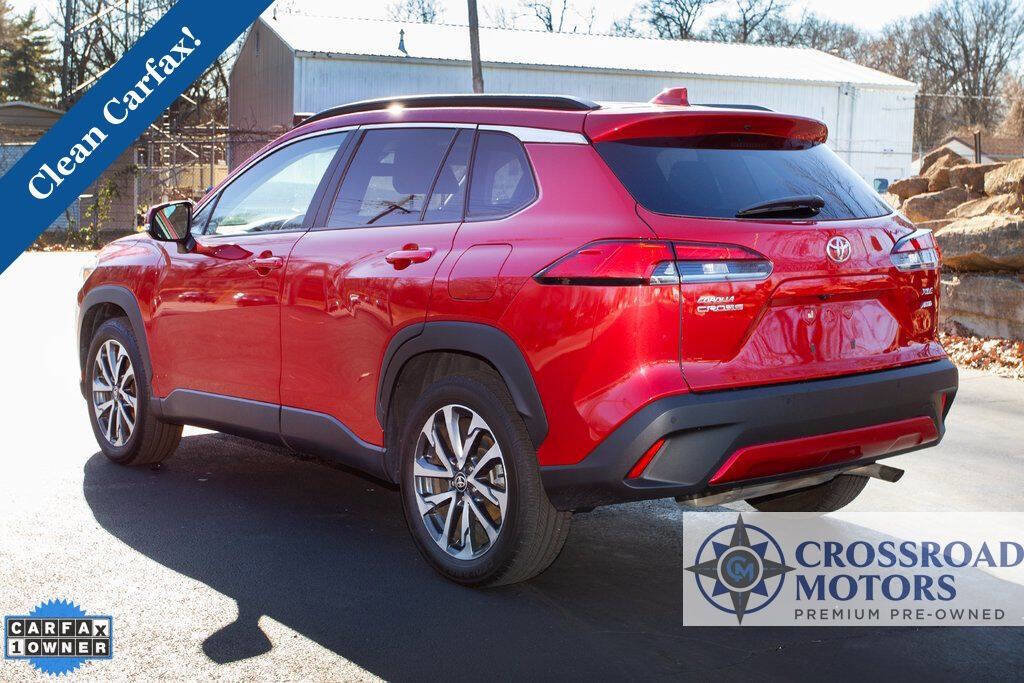 Used 2022 Toyota Corolla Cross XLE w/ Convenience Package image 3
