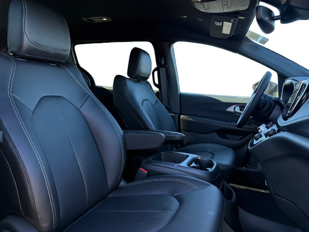 New 2026 Chrysler Pacifica Select AWD/4WD image 15