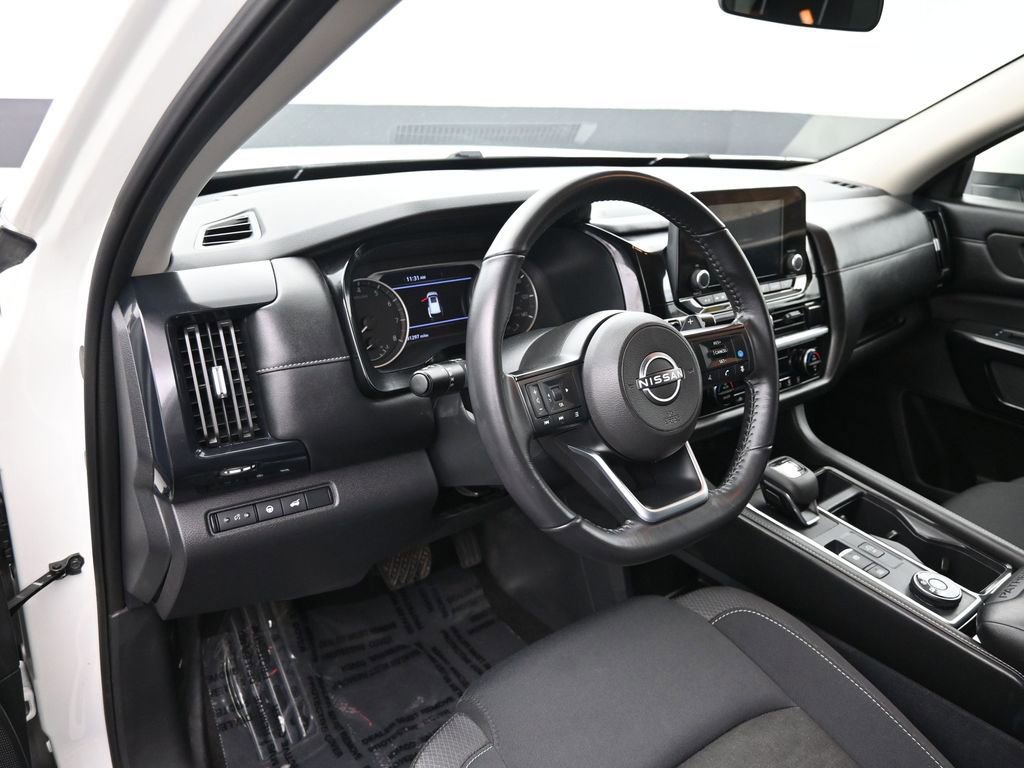 Used 2025 Nissan Pathfinder SV AWD/4WD image 18