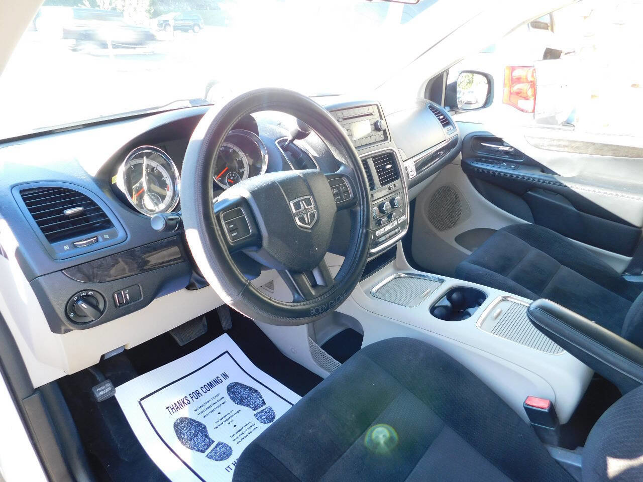 Used 2016 Dodge Grand Caravan SXT image 21