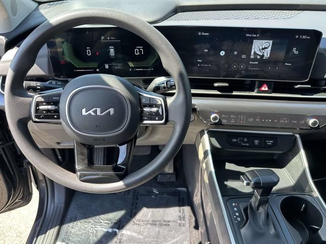 Used 2025 Kia Carnival LX FWD image 18