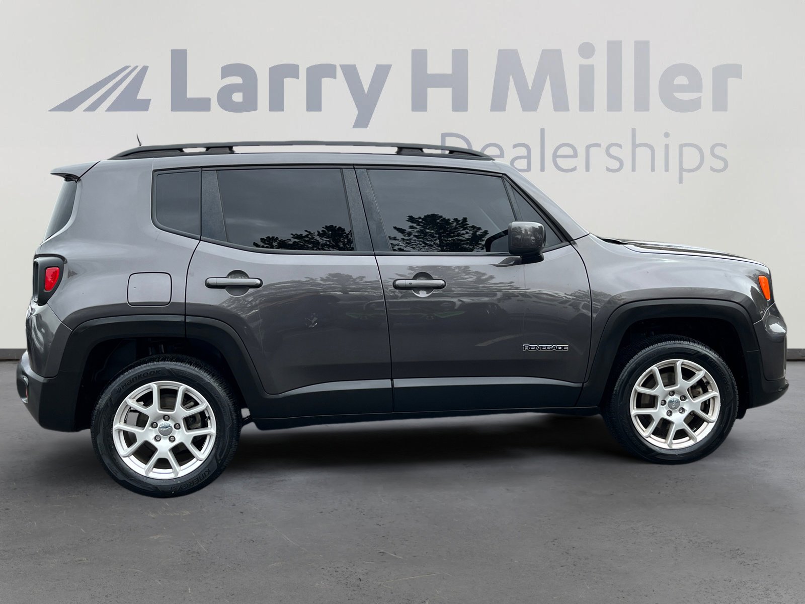 Used 2020 Jeep Renegade Latitude w/ Cold Weather Group image 6