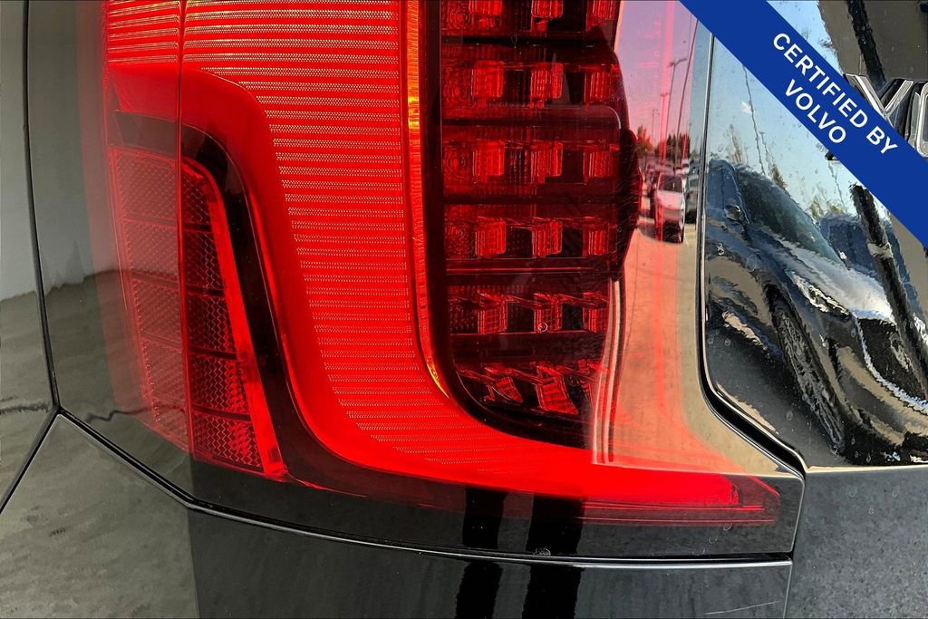 Certified 2025 Volvo XC90 B6 Plus image 41