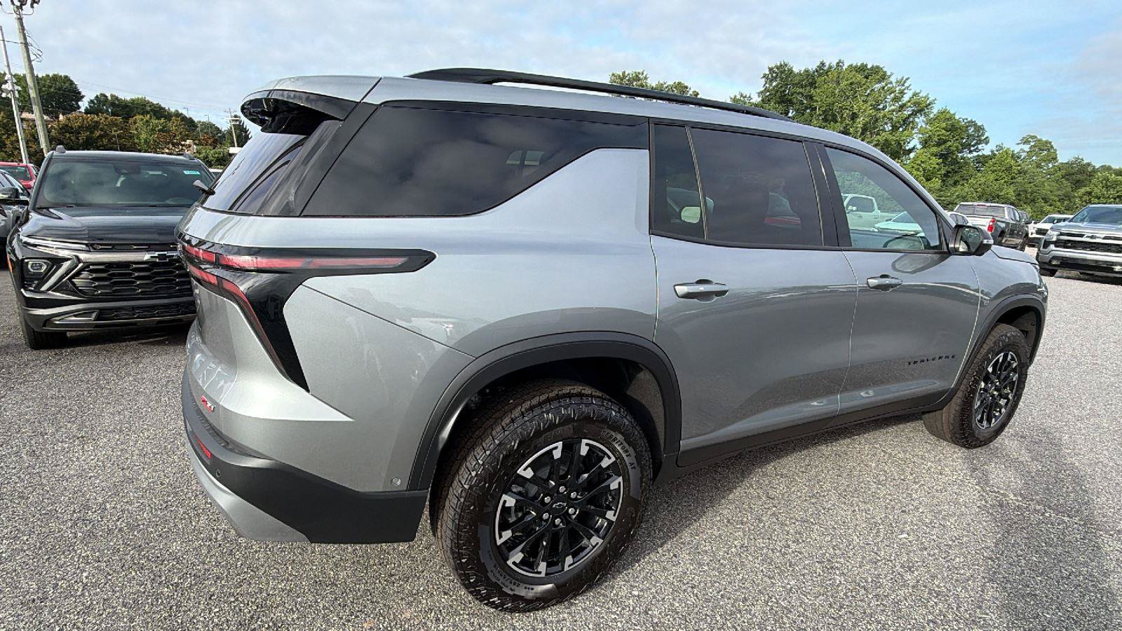 New 2026 Chevrolet Traverse Z71 w/ Enhanced Driving Package AWD/4WD image 8