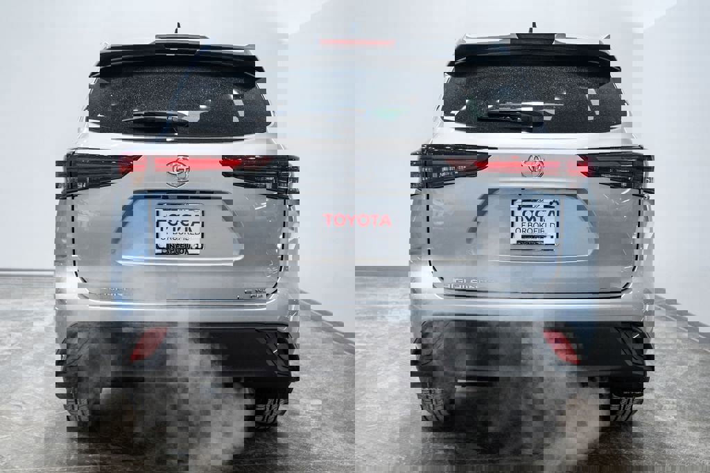 Used 2024 Toyota Highlander LE image 6