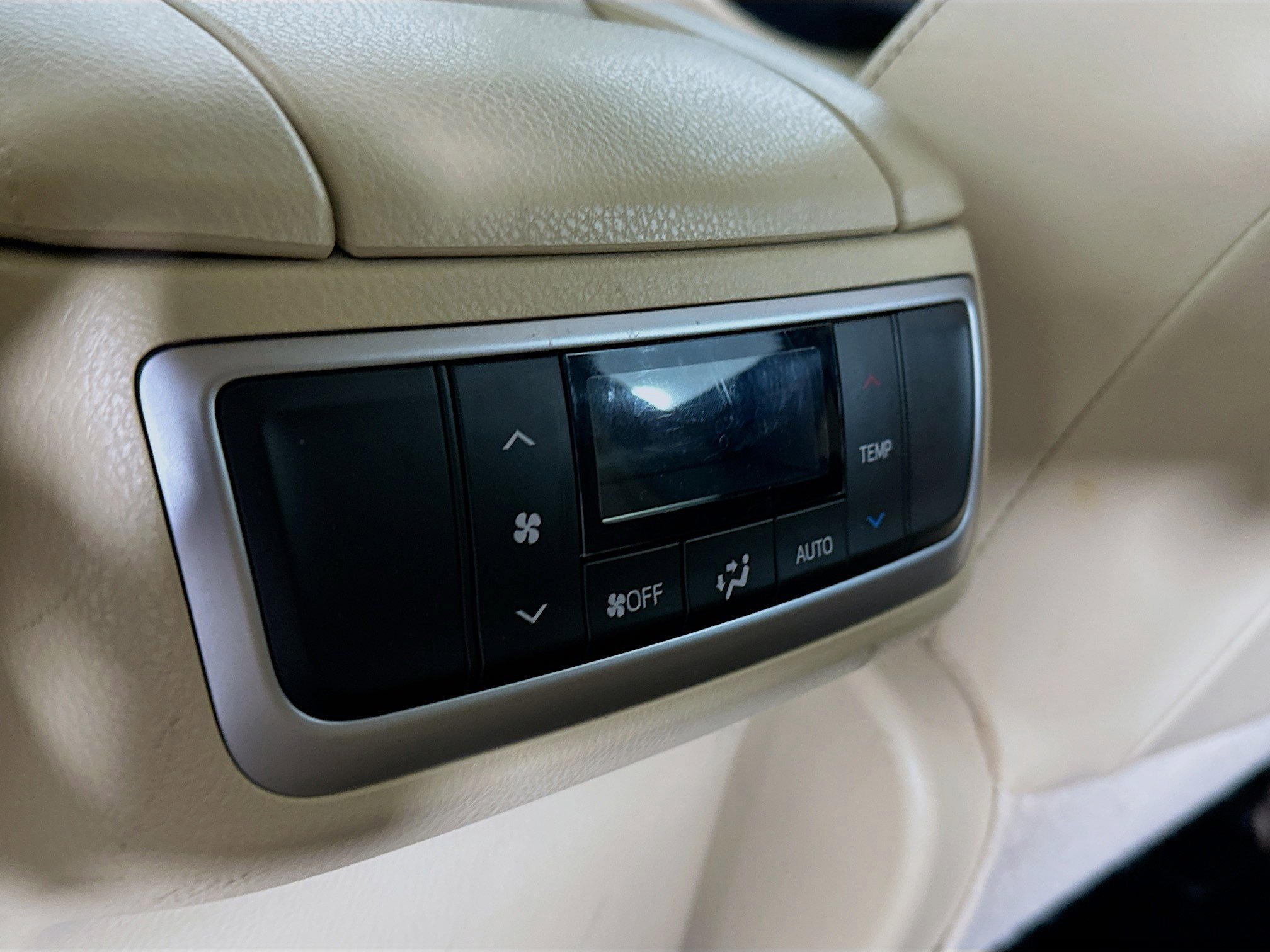 Used 2018 Toyota Highlander Limited image 29