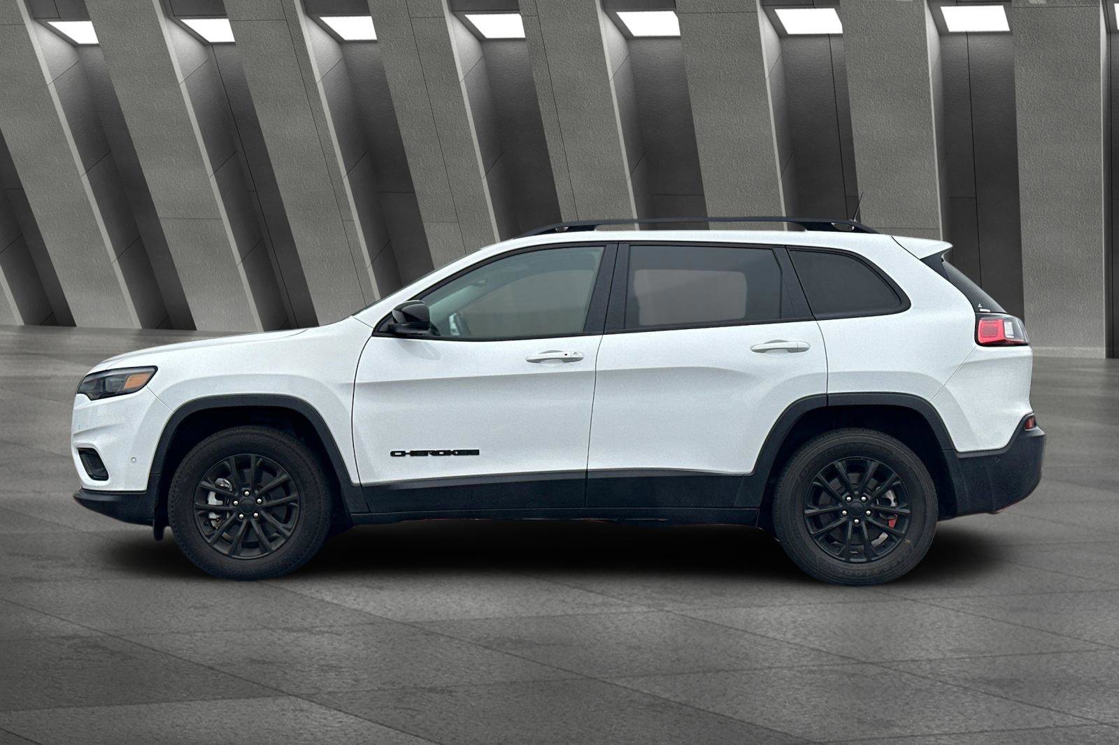 Used 2023 Jeep Cherokee Altitude Lux image 7