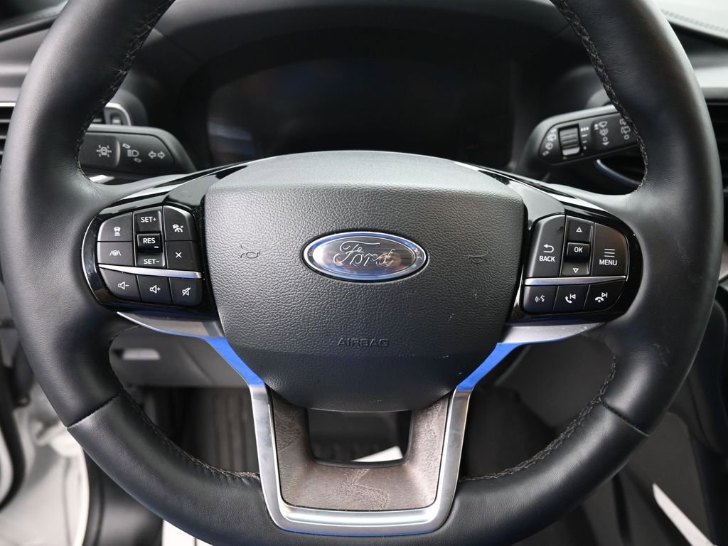 Used 2023 Ford Explorer Platinum w/ Technology Package image 17