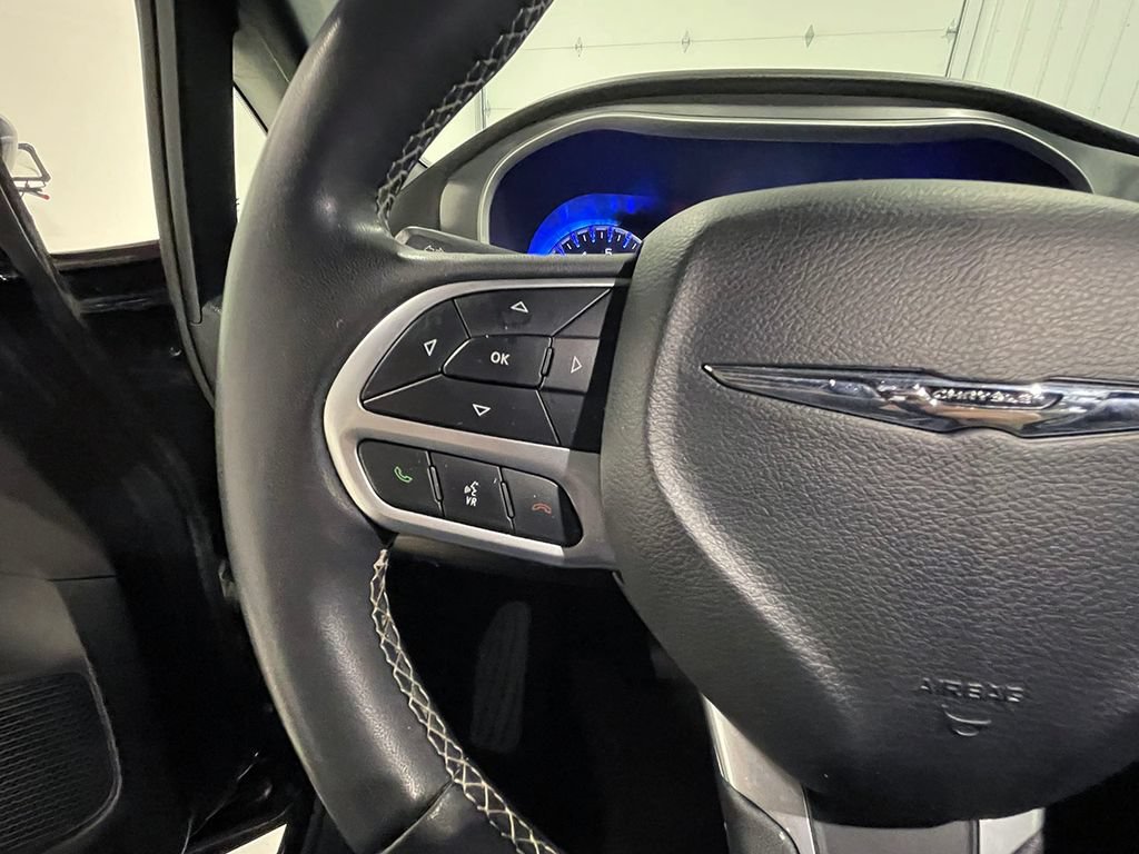 Used 2025 Chrysler Pacifica Select FWD image 35