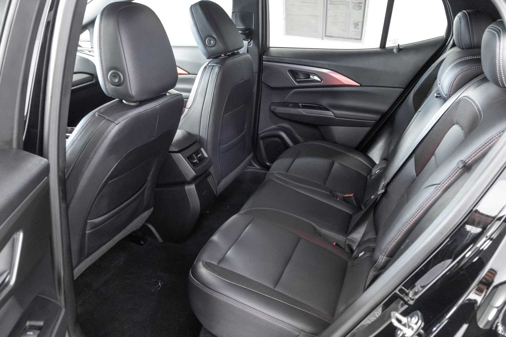 Used 2024 Chevrolet Equinox EV RS FWD image 36